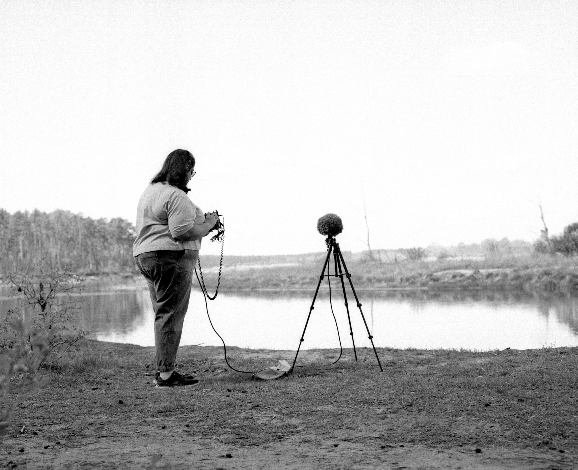 Artist Nikki Sheth on the banks of the river Bug in Szumin during production of her new installation, April 2025. Image by Thomas Zanon-Larcher