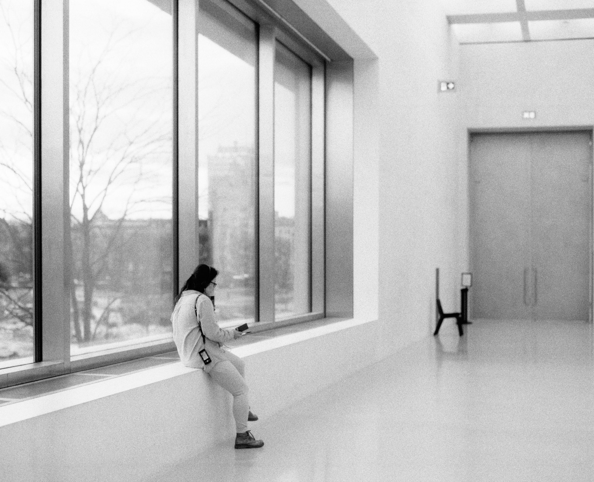 Artist Una Lee at the Museum of Modern Art Warsaw, 2025. Image by Thomas Zanon-Larcher